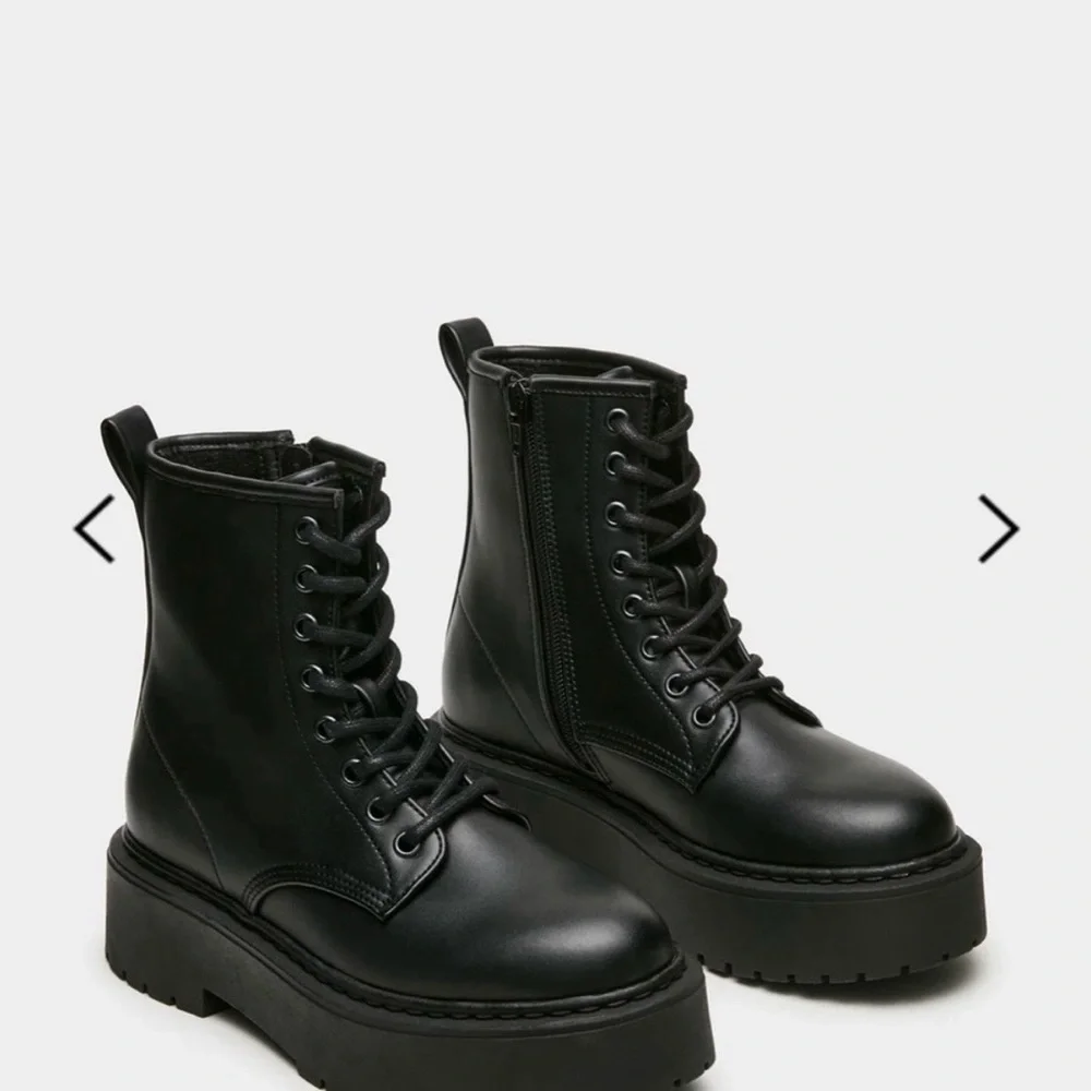 Steve Madden Buffy Black Platform Combat Boots Side Zip Vegan Leather NWOB - Picture 9 of 10